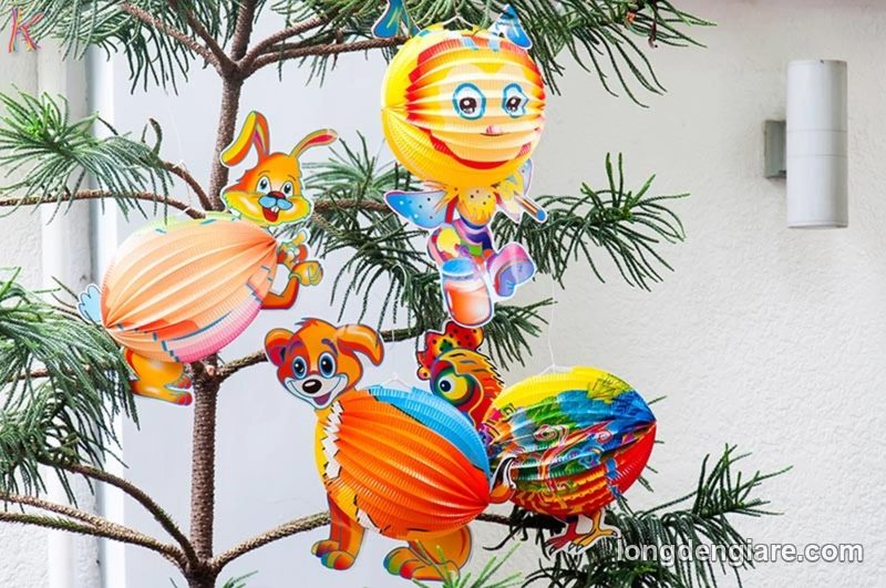 Lồng đèn giấy hình thú treo cành