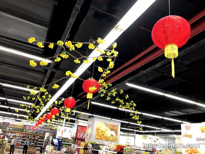 Trần siêu thị trang trí lồng đèn