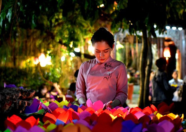 Đèn hoa đăng giá rẻ